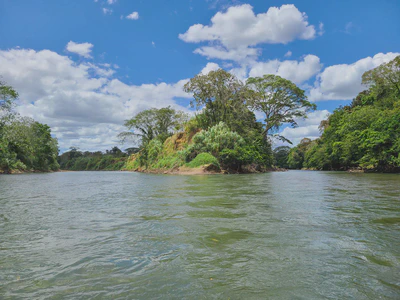 Picture of the confluence of two rivers