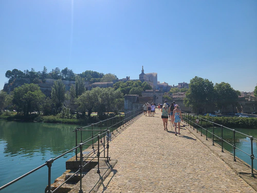 Sur la pont d'Avgnon....