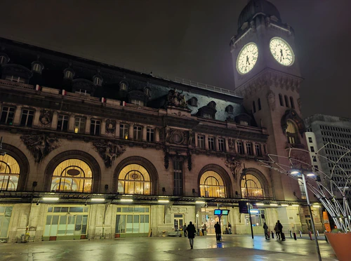 Early arrival at Gare du Lyon in Paris bound for Geneva, Switzerland.