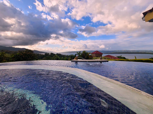 Hot tub over infinity pool over lake