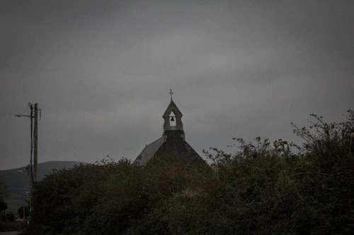 19_church_hedge.jpg